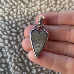 Vintage 90s Metallic carved pendant 2 side horn